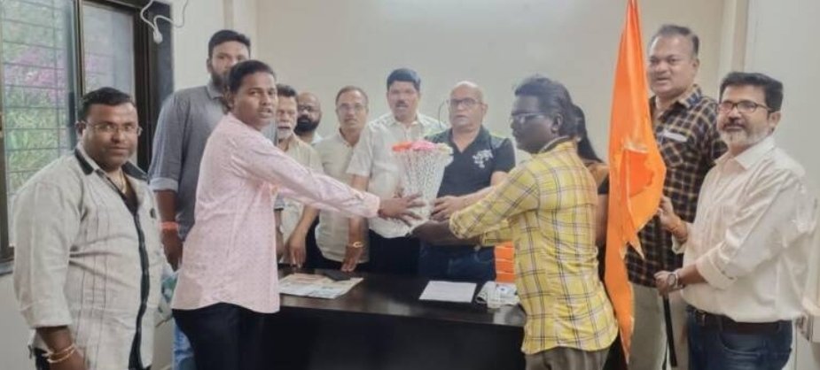 तरंदळे गावातील शिवसेना उद्धव बाळासाहेब ठाकरे कार्यकर्त्यांचा बाळासाहेबांची शिवसेना पक्षात प्रवेश