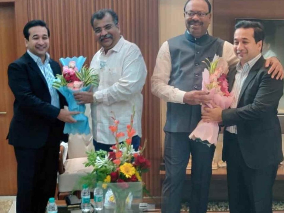 प्रदेशाध्यक्ष बावनकुळे आणि पालकमंत्री चव्हाण यांनी आमदार नितेश राणे यांचे केले अभिनंदन