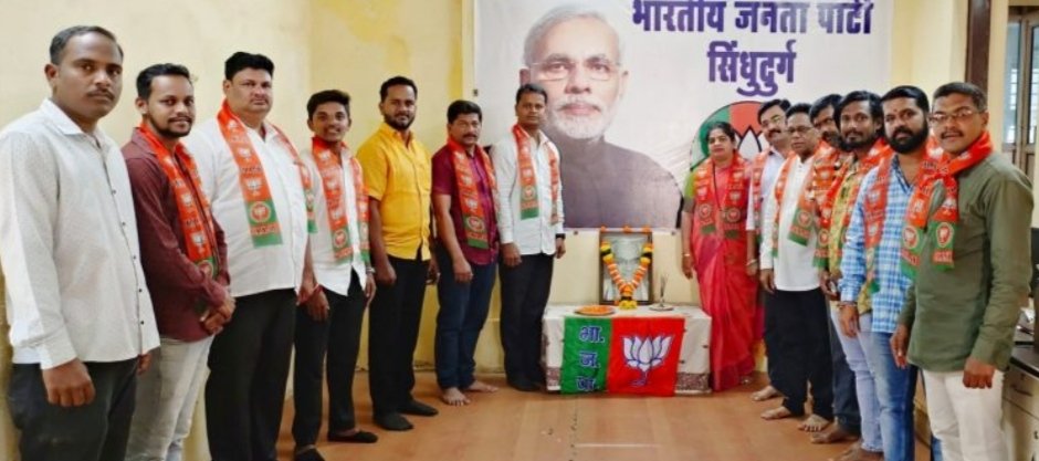 भाजपा कार्यालयात माजी पंतप्रधान अटल बिहारी वाजपेयी यांची जयंती साजरी