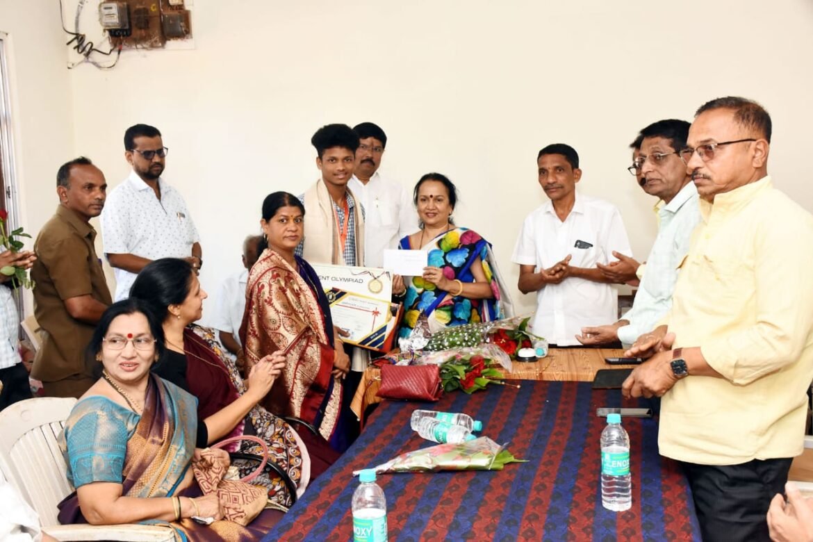 न्यू इंग्लिश स्कूल जुनियर कॉलेज फोंडाघाटचा विद्यार्थी आयुष पेडणेकर चित्रकला स्पर्धेत राज्यात पहिला तर देशात पाचवा