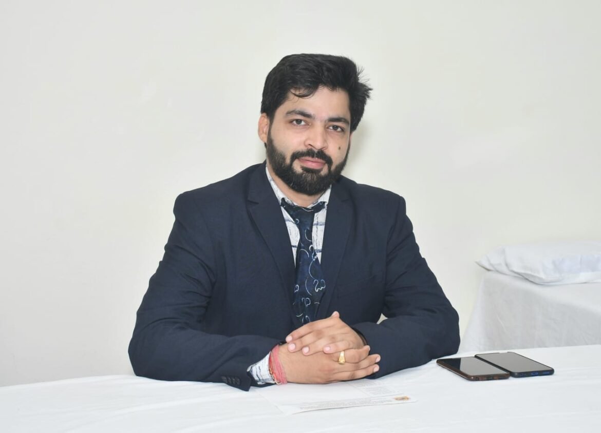 नवी मुंबई येथील आंतरराष्ट्रीय भौतिकोपचार संमेलनामध्ये कुडाळ येथील बॅ.नाथ पै महाविद्यालयाचे प्र. प्राचार्य डॉ सुरज शुक्ला यांचे २८,२९ जानेवारीला व्याख्यान