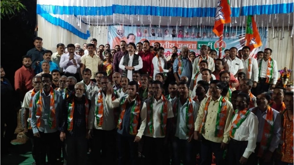 उद्धव ठाकरे गटाच्या शिवसेनेला तुळसुली गावात खिंडार