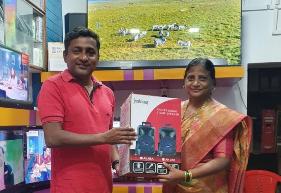 मालवणच्या आर.के.इलेक्ट्रॉनिक्सचे हेमचंद्र कोयंडे यांचे दातृत्व ; मसुरे केंद्र शाळेला ‘ट्रॉली स्पिकर संच’ दिला भेट