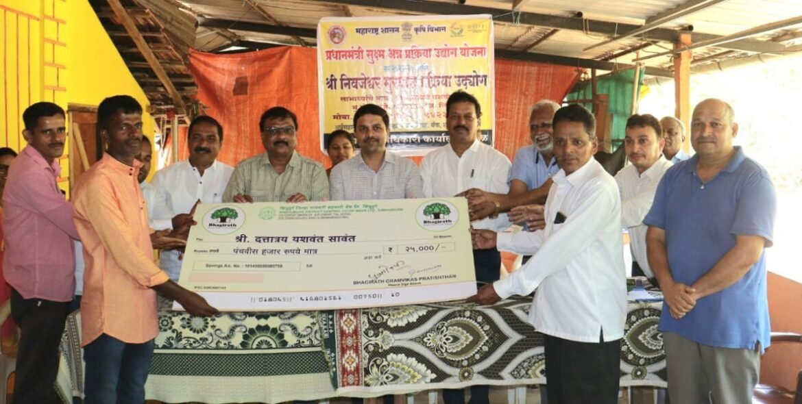 सिंधुदुर्ग जिल्हा बँक हि केंद्र शासन व राज्य शासनाच्या योजनांची एकत्रितपणे अंमलबजावणी करणारी देशातील पहिली जिल्हा बँक: मनीष दळवी