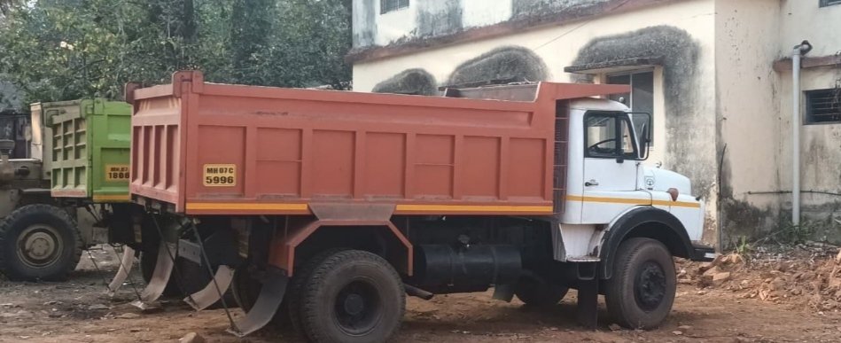 बेकायदेशीर वाळू वाहतूक केल्याप्रकरणी सावंतवाडी पोलिसांकडून दोन डंपरवर कारवाई