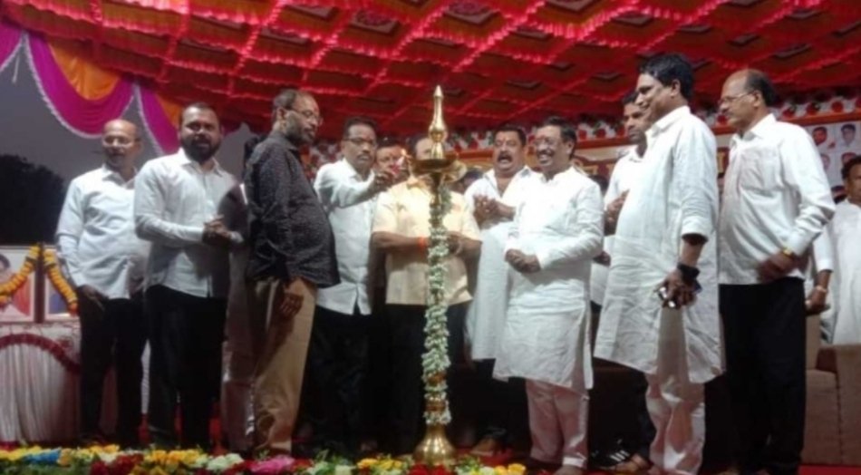 शिवसेनेच्या निरवडे येथील मेळाव्यात खासदार विनायक राऊत यांच्या उपस्थितीत सुमारे ६५० कार्यकर्त्याचा ठाकरे शिवसेनेत प्रवेश