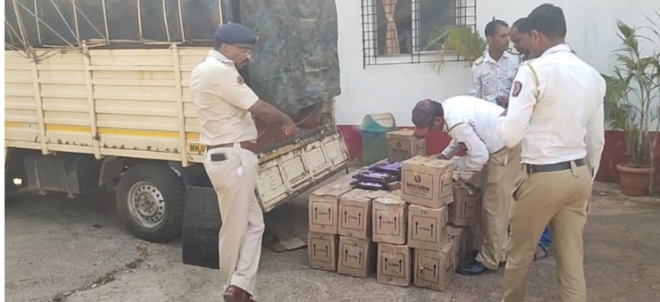 लाखो रुपयांच्या गोवा बनावटीच्या दारूचा टेम्पो जप्त
