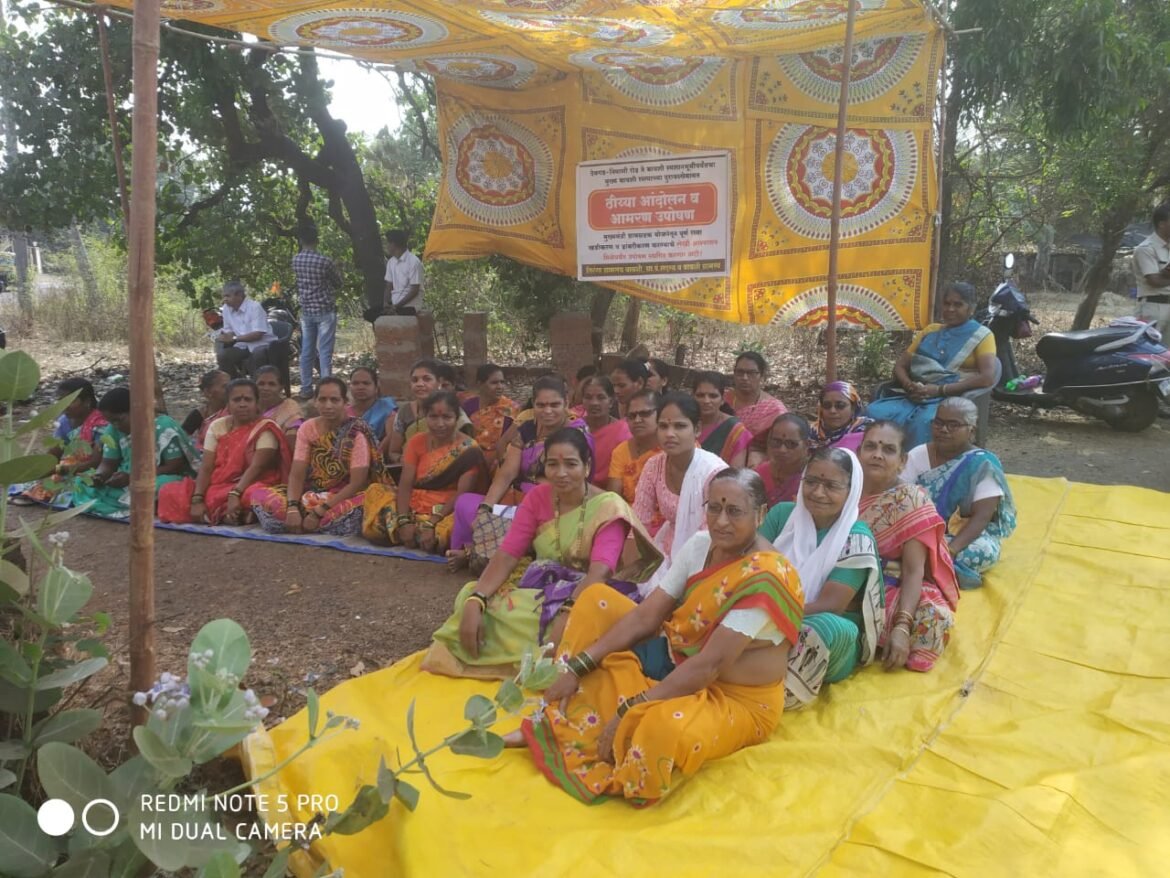 बावशी रस्त्याच्या दुरुस्तीसाठी बावशी महिलांचे रस्ता रोको आंदोलन सुरू
