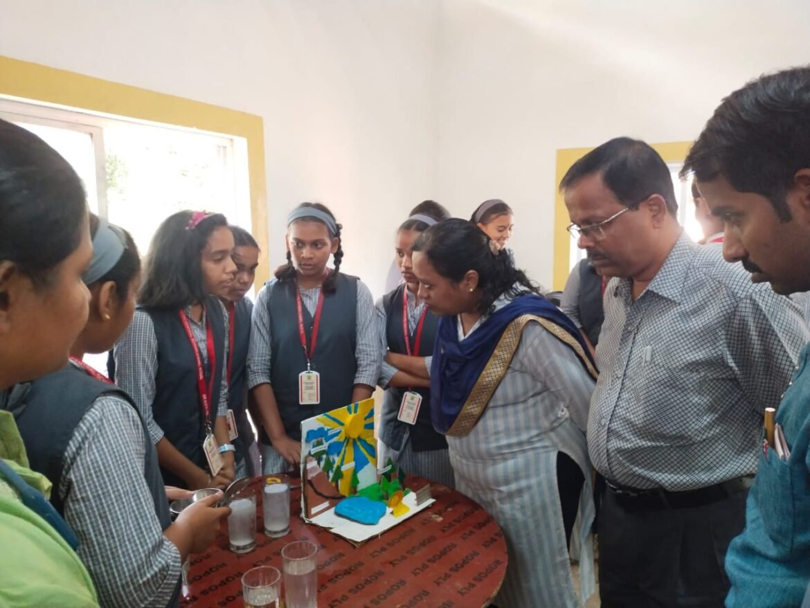 बॅरिस्टर नाथ पै सेंट्रल स्कूलमध्ये विज्ञान दिन विज्ञान प्रदर्शनाने साजरा.