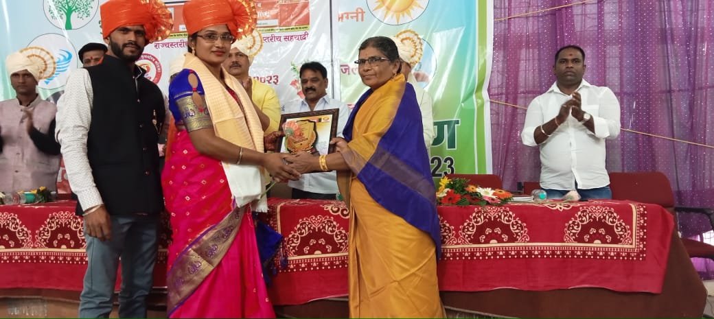 जिल्हास्तरीय आदर्श महिला समाजरत्न पुरस्काराने अश्विनी जाधव सन्मानित