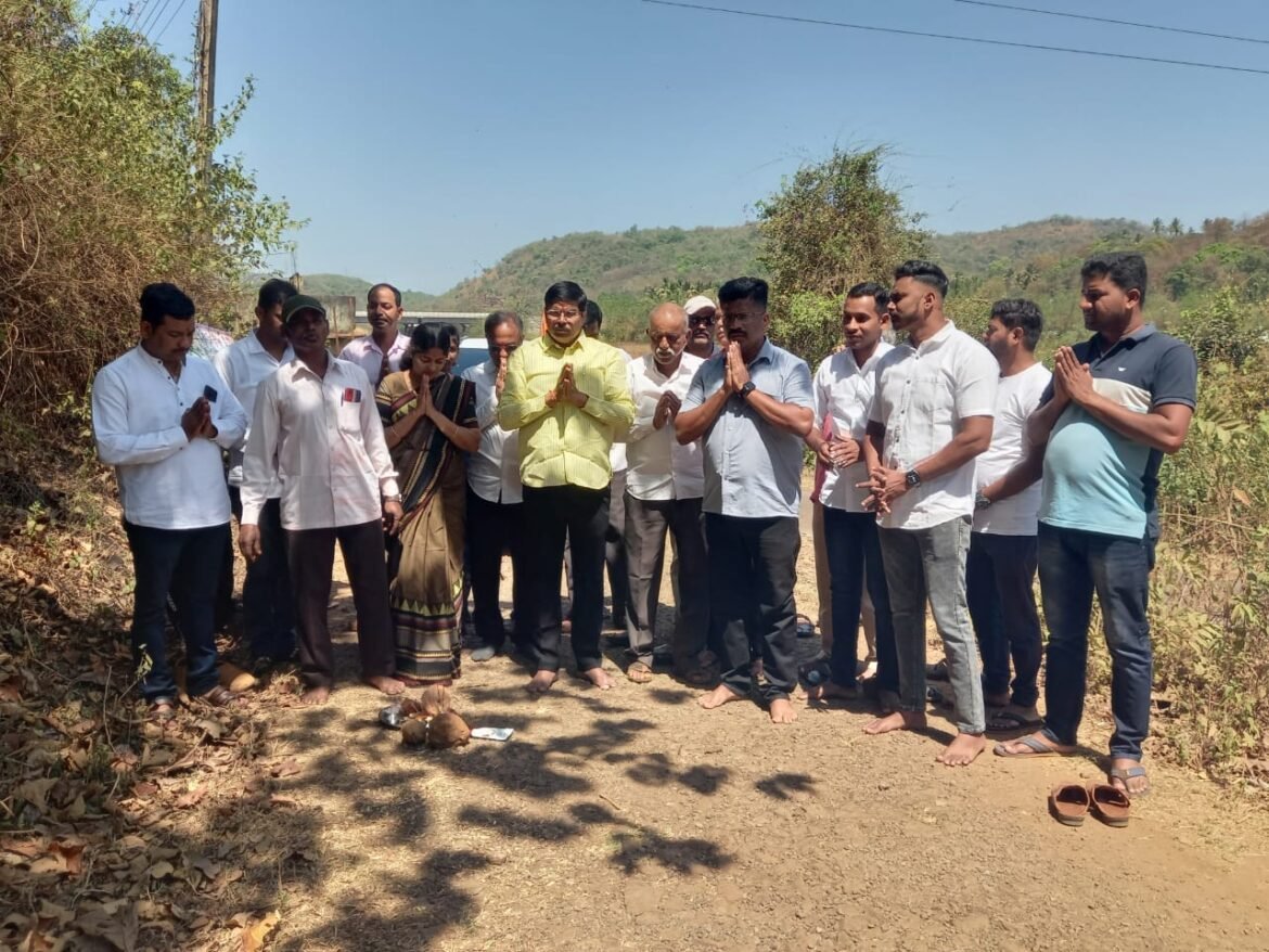खारेपाटण मधील विकासकामांचे शिवसेनेच्यावतीने भूमिपूजन