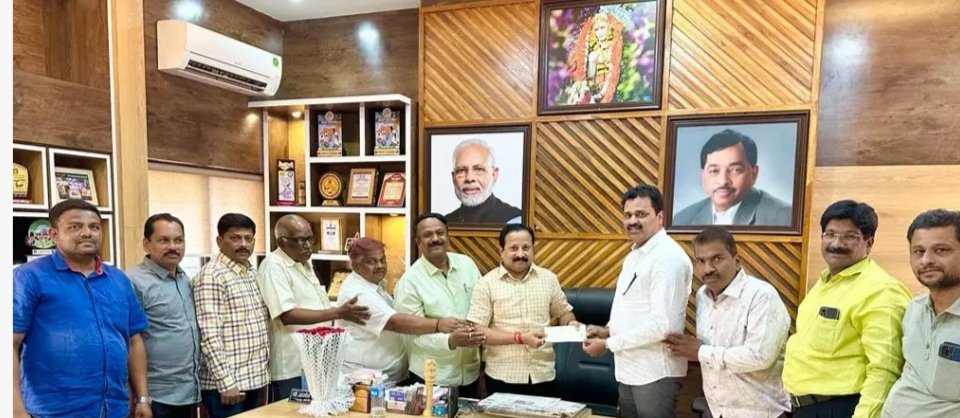 छत्रपतींच्या पुतळा सुशोभीकरणासाठी नगराध्यक्ष मानधनाची दिली 90 हजार रुपयांची रक्कम