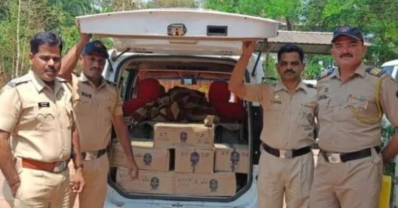 आंबोली चेकपोस्टवर 1 लाखा अवैध दारूसह 5 लाखांचा मुद्देमाल जप्त