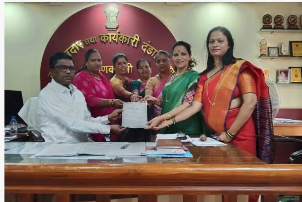 शिवसेना ठाकरे गटाच्या वतीने “गॅस पे चर्चा”, चुलीवरची भाकरी चे अनोखे आंदोलन