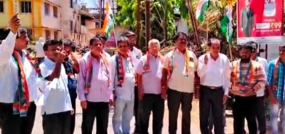 काँग्रेस नेते राहुल गांधी यांचे संसद सदस्यत्व रद्द केल्याबद्दल जोरदार निदर्शने