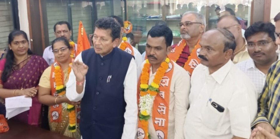 वेंगुर्लेतील समाधान बांधवलकरांसह दाभोली उपसरपंच व सदस्यांनी शिवसेनेत केला प्रवेश