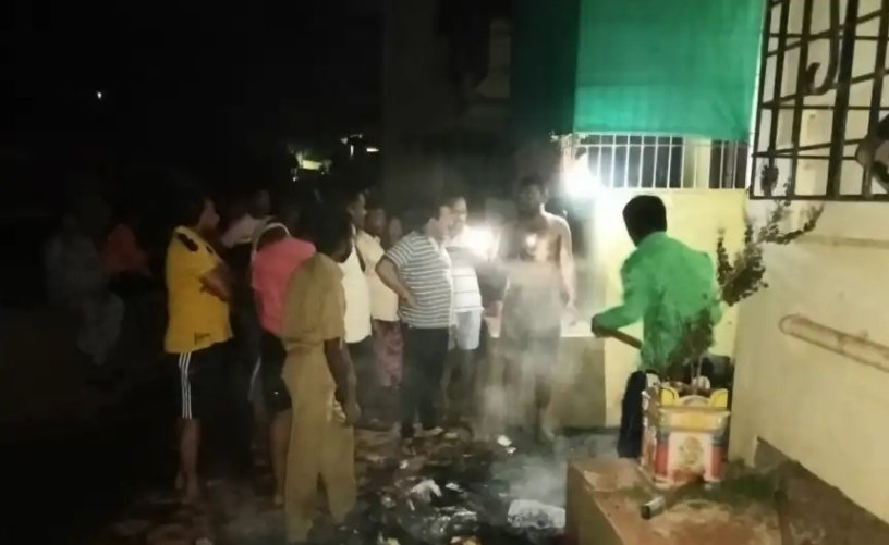 कणकवलीत पाताडे कॉम्प्लेक्स मध्ये आग लागून लाखोंचे नुकसान