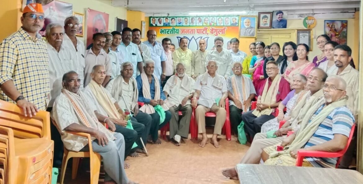 भाजपा वेंगुर्ले च्या वतीने स्थापना दिनाचे औचित्य साधून पक्षाचे जेष्ठ कार्यकर्ते व सामाजिक कार्यकर्त्यांचा सत्कार
