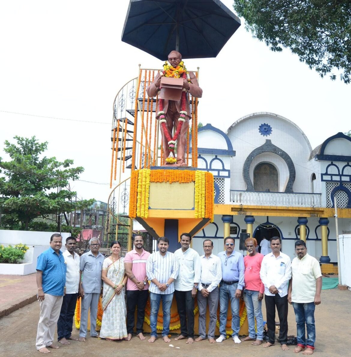 कणकवली बौद्ध विहार येथे भारतरत्न डॉ. बाबासाहेब आंबेडकर यांना अभिवादन