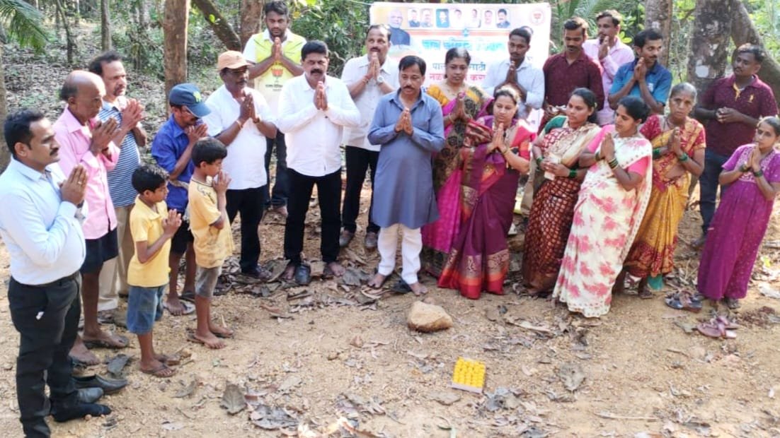 वेंगुर्ले तालुक्यातील पाल ग्रामपंचायत हद्दीत विवीध विकासकामांचे जिल्हाध्यक्ष राजन तेली यांच्या हस्ते भूमिपूजन