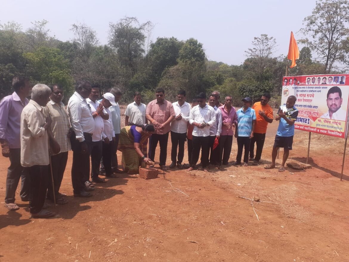 निरोम, मठबुद्रुक येथील विकास कामांची आ. वैभव नाईक यांच्या हस्ते भूमिपूजने