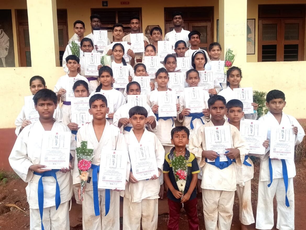 कासार्डे विद्यालयातील २९ कराटे खेळाडूंचे बेल्ट परीक्षेत अभिनंदनीय यश.