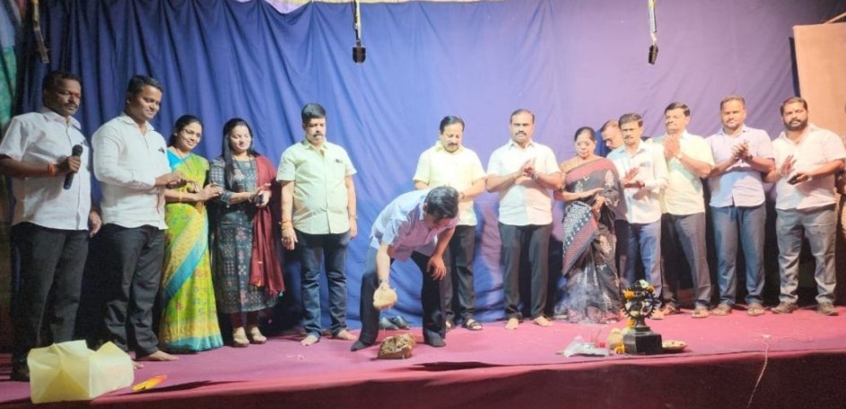 केंद्रीय मंत्री नारायण राणे यांच्या वाढदिवसानिमित्त आयोजित केलेल्या दशावतारी नाट्यमहोत्सवाचे आ. नितेश राणे यांच्या शुभहस्ते उद्घाटन