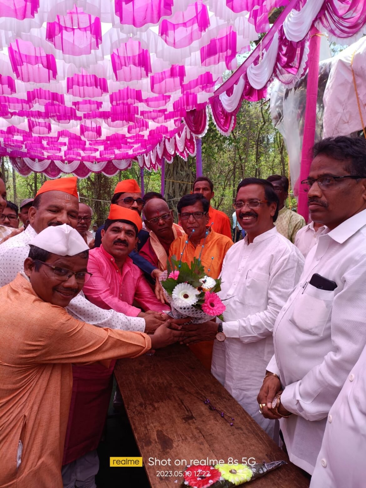 खासदार विनायक राऊत यांनी घेतले खांबेश्वर देवाचे दर्शन : ग्रामस्थांच्यावतीने विशेष सत्कार