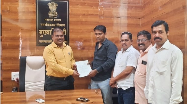 कणकवली शहरातील समस्यांबाबत शिवसेना नगरसेवकांचे मुख्याधिकाऱ्यांना निवेदन