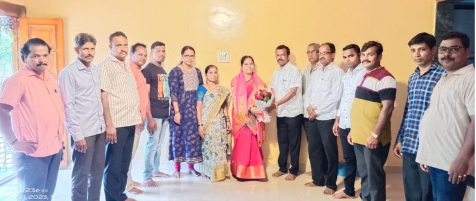आशिये ग्रामपंचायतीच्या वतीने मंडळ अधिकारीपदी पदोन्नती मिळाल्याबद्दल अर्पिता ठाकूर यांचा सत्कार