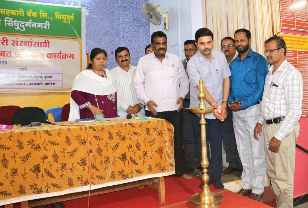 सर्व प्रकारची सेवा एकाच ठिकाणी पुरवल्यास विकास संस्था त्या त्या गावच्या विकासाच्या केंद्रबिंदू बनतील:मनिष दळवी
