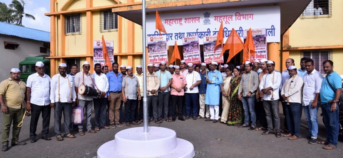 वारकऱ्यांवरील लाठी हल्ल्याच्या निषेधार्थ शिंदे-फडणवीस सरकारविरोधात कणकवलीत शिवसेनेकडून निषेध मोर्चा