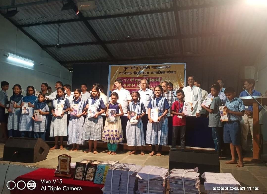 *युवा संदेश प्रतिष्ठान, कनेडी सांगवे तर्फे मोफत वह्या वाटप व SSC/HSC विद्यार्थ्यांचा गुणगौरव सोहळा*