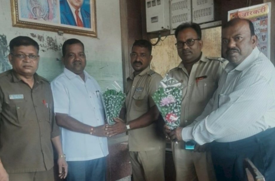 कणकवली येथे एस. टी कर्मचाऱ्यांचा सत्कार*