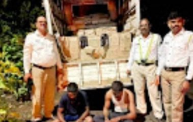 बेकायदा दारूची वाहतूक करताना दोघे ताब्यात*