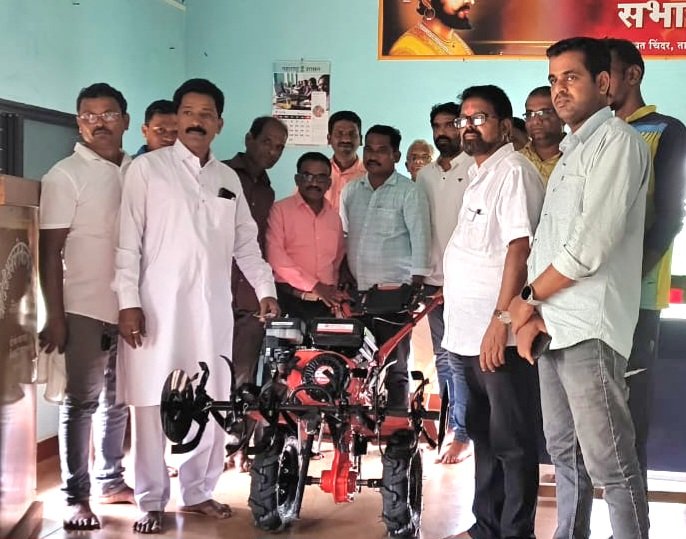 भाजपा नेते निलेश राणेंकडून चिंदर गावासाठी स्वखर्चाने पॉवर टिलर उपलब्ध
