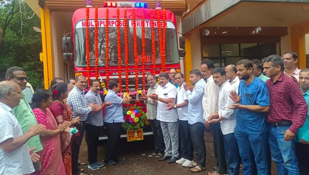 आमदार नितेश राणे यांच्या शुभहस्ते कणकवली नगरपंचायतच्या नवीन अग्निशमन बंबाचे लोकार्पण