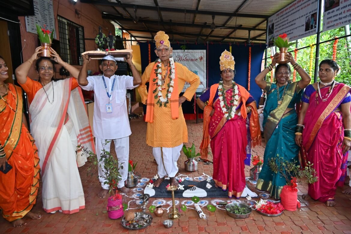 दिवीजा वृद्धाश्रमात अवतरले विठोबा रखुमाई.