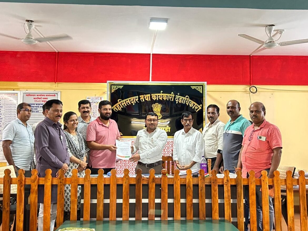 बांद्यात मतदार यादीचे सर्वेक्षण करून बोगस नावे काढून टाका – नरसिंह उर्फ बाबा काणेकर व बांदा भाजपा पदाधिकारी यांचे भाजपा जिल्हाध्यक्षांच्या नेतृत्वाखाली तहसीलदारांना निवेदन.
