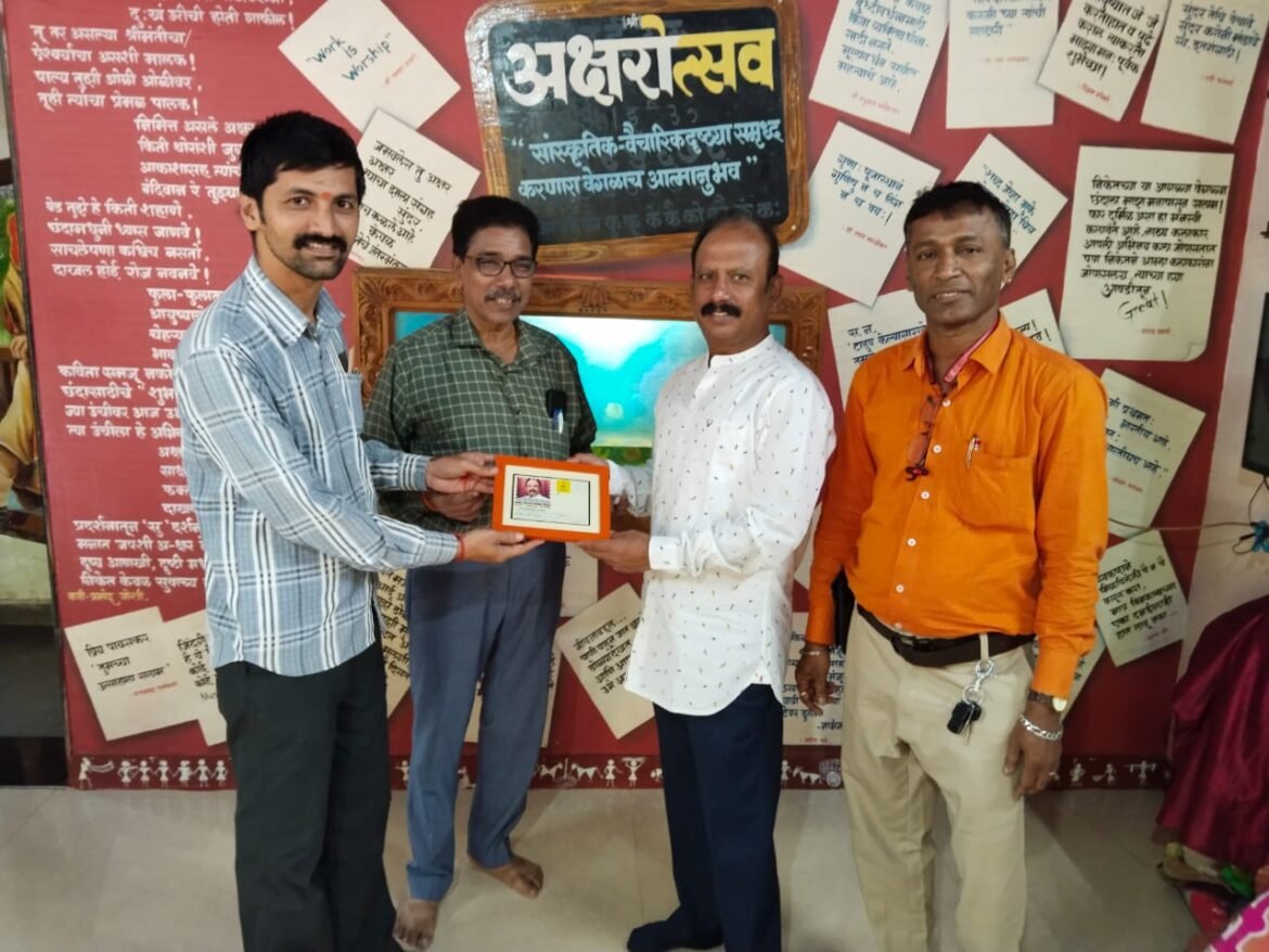 तळेरे येथील अक्षरघराला कुलगुरू डॉ. जयवंत शेलार यांची भेट