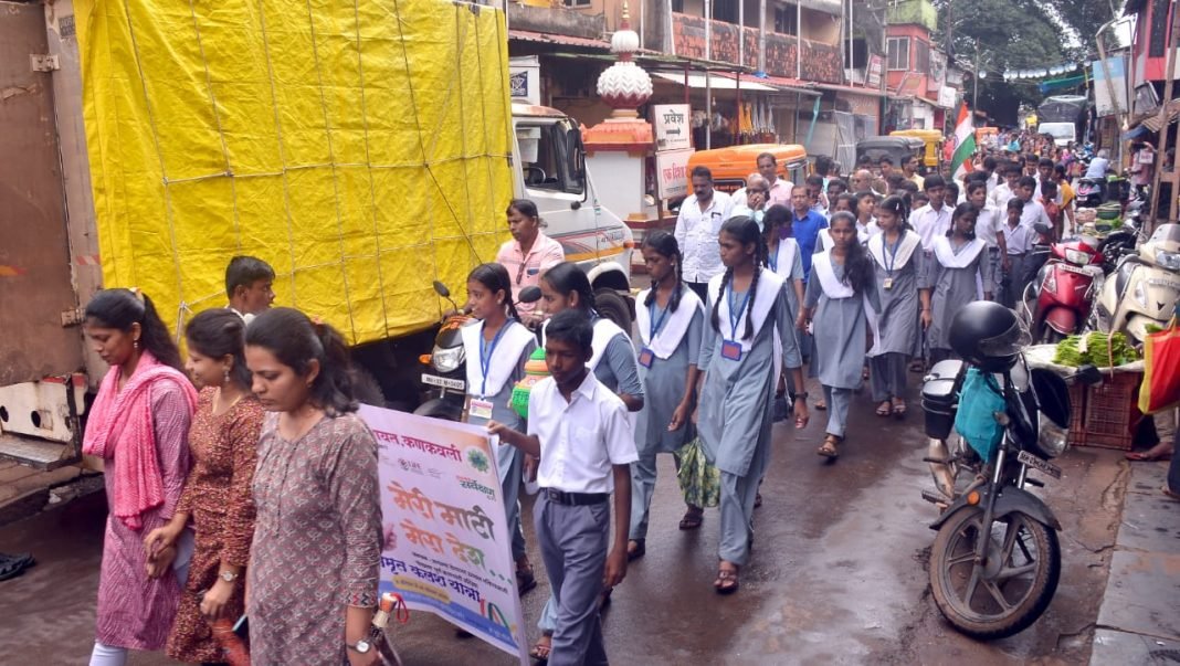 कणकवली नगरपंचायतीने काढली अमृत कलश यात्रा