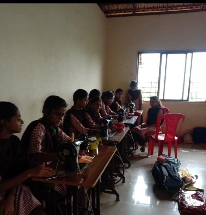 माध्यमिक विद्यामंदिर हायस्कूल व ज्युनियर कॉलेज मध्ये शिवणकला आणि वीजतंत्री प्रमाणपत्र कोर्स सुरु