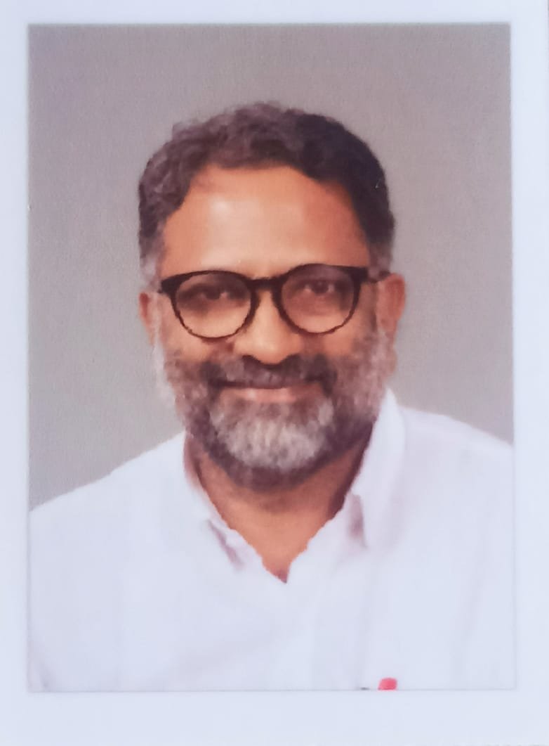 लेटस् चेंज’ हा चित्रपट विद्यार्थ्यांसाठी नि: शुल्क करावा.