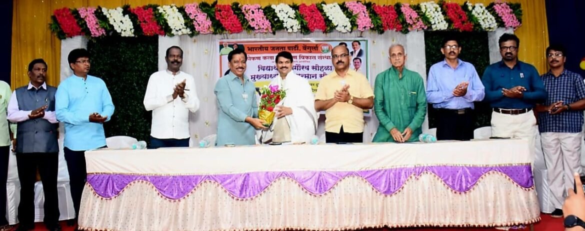 आपल्या प्रगतीसाठी अहोरात्र मेहनत घेणाऱ्या आई – वडील व शिक्षकांना विसरू नका ; ज्ञानेश्वर म्हात्रे