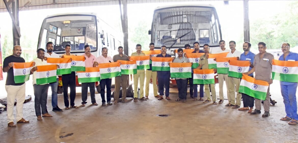 वेंगुर्लेत भाजपाच्या वतीने तिरंगा झेंड्याचे वाटप