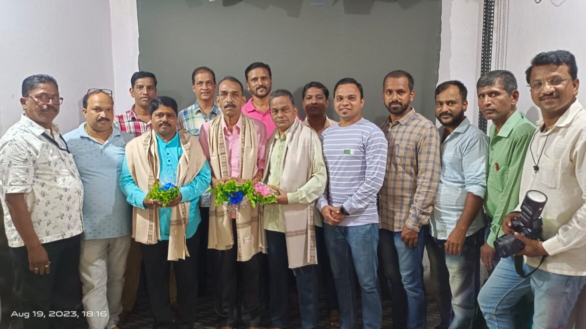 कणकवलीत ज्येष्ठ फोटोग्राफरचा सत्कार करत फोटोग्राफर दिन केला साजरा