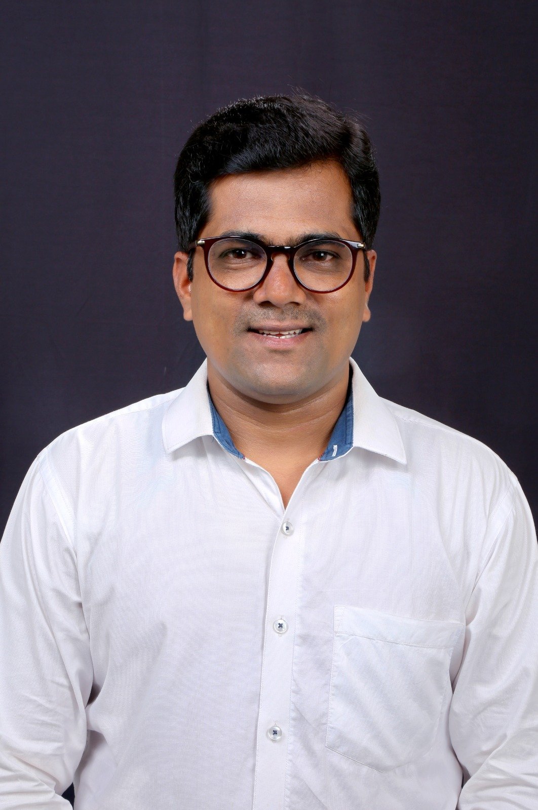 लाकूड वाहतूक परवाना पासवर मेधाताई पाटकर यांचा फोटो, संबंधित अधिकाऱ्याला उपवनसंरक्षक घालताहेत पाठीशी