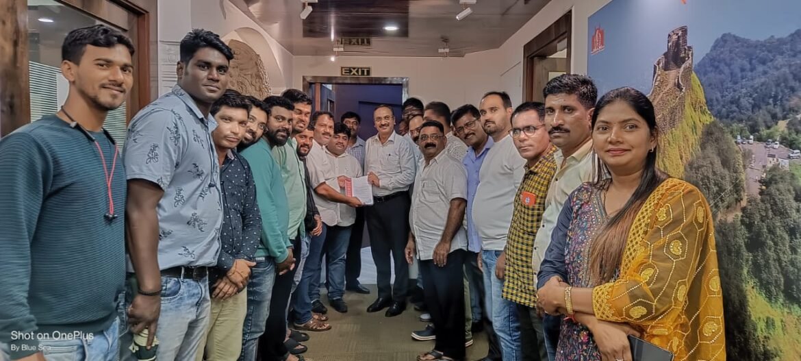 कोकण किनारपट्टीवरील जलपर्यटन व्यावसायिकांच्या प्रलंबित समस्या मार्गी