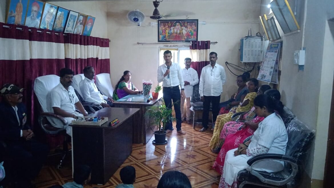 मराठा-कुणबी समाजातील तरूणानी स्वंयरोजगार, उद्योजकता इ. कौशल्याने शासकिय योजनांचा लाभ घ्यावा.