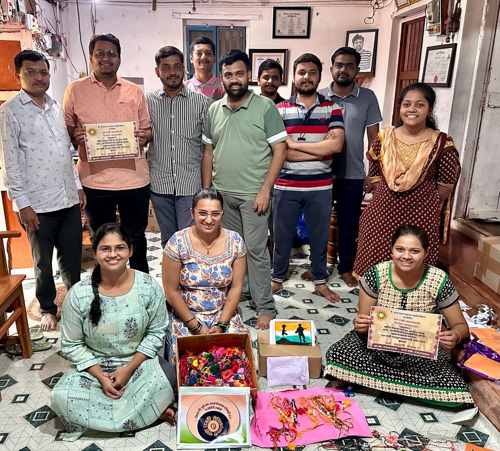 कृष्णामामा महाजन स्मृती प्रतिष्ठान मार्फत एक राखी जवानांसाठी- एअरफोर्स स्टेशन ला राख्या रवाना!